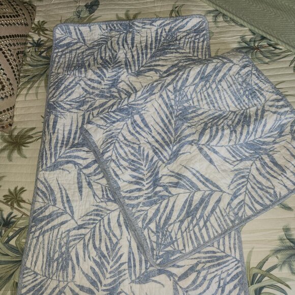 TOMMY BAHAMA ~ TWO (2) Quilted KING Pillow Shams Blue White Tropical Palm Leaf - Picture 1 of 4